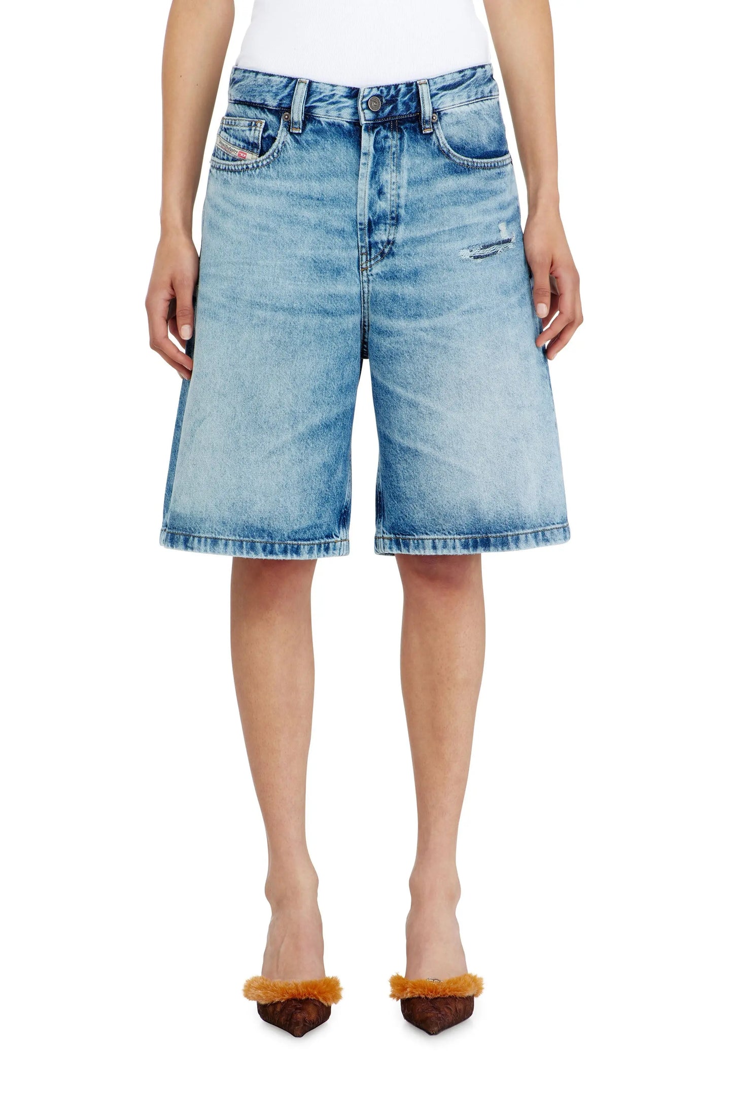 Relaxed shorts in fluid denim with abrasions