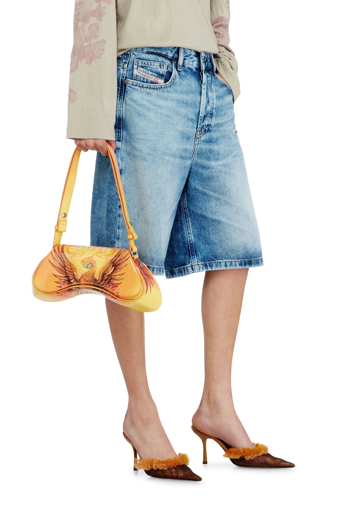 Relaxed shorts in fluid denim with abrasions