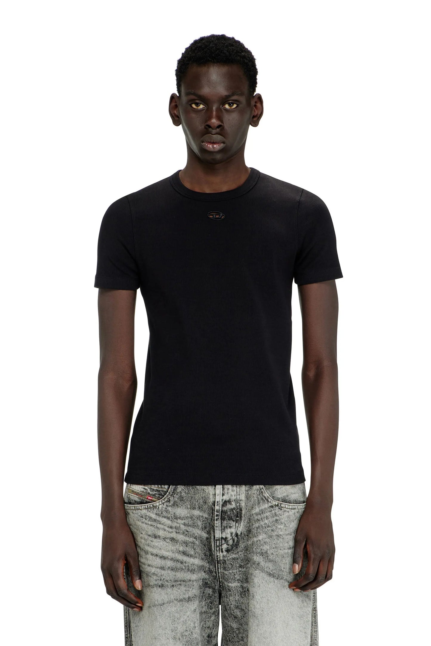 Slim short-sleeve top with laser cut Oval D