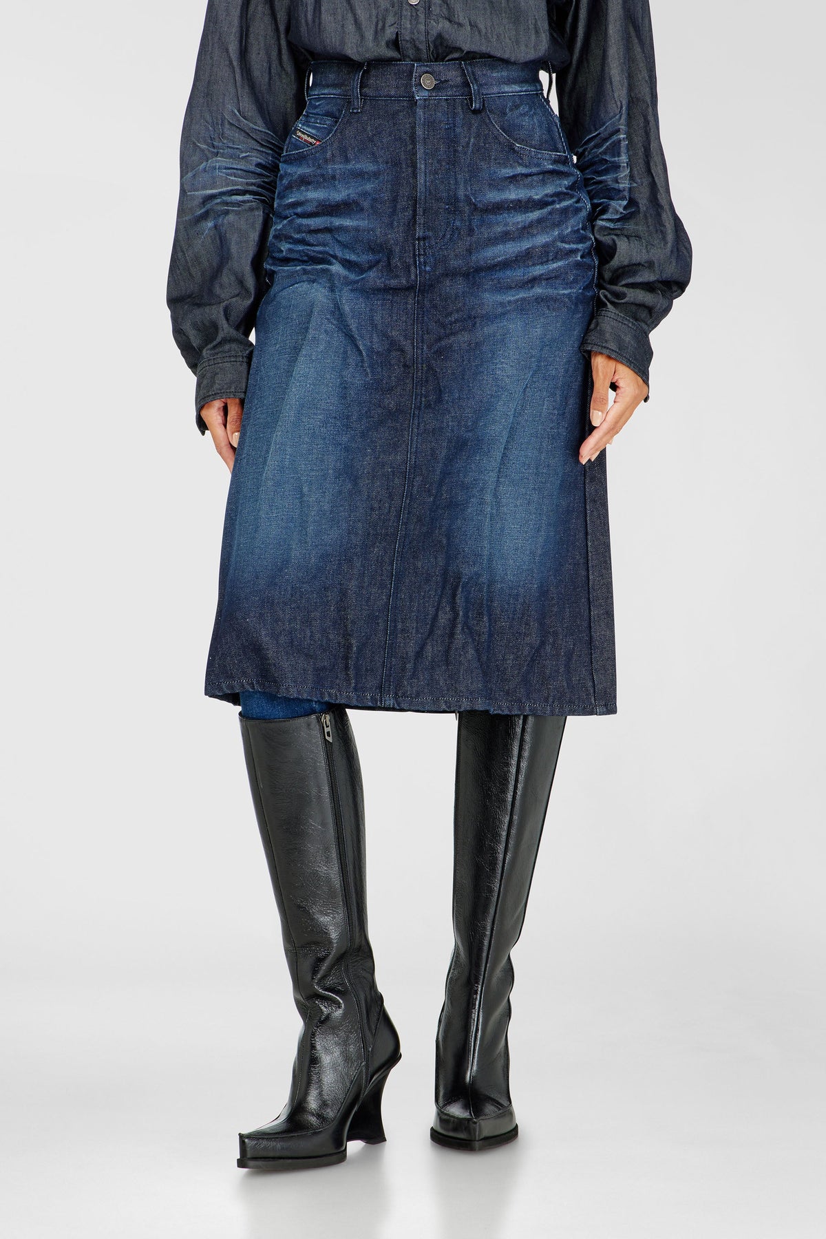 Midi skirt in creased denim