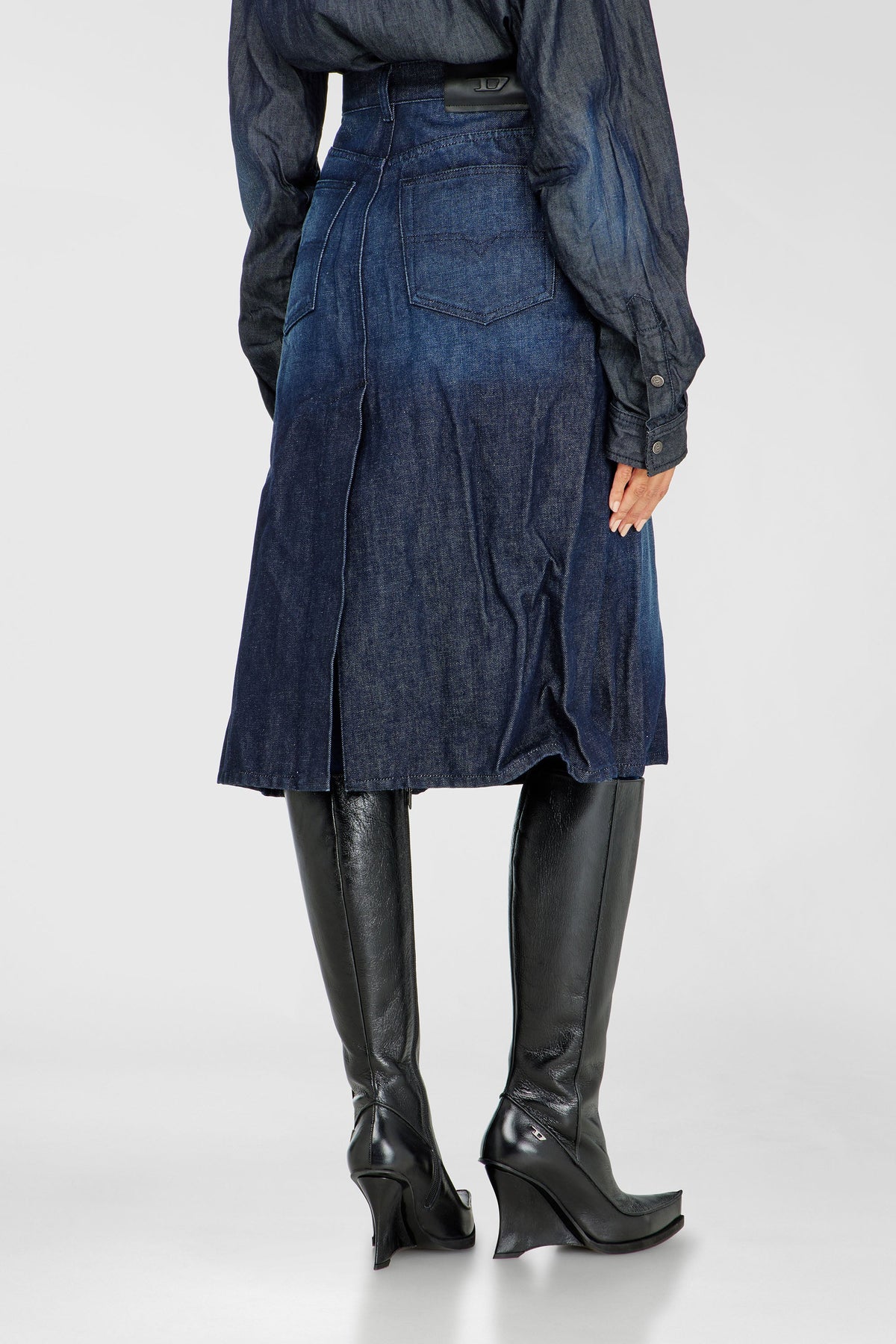 Midi skirt in creased denim