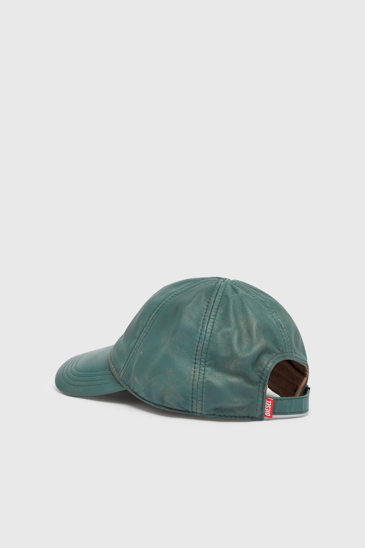 Baseball cap in treated leather