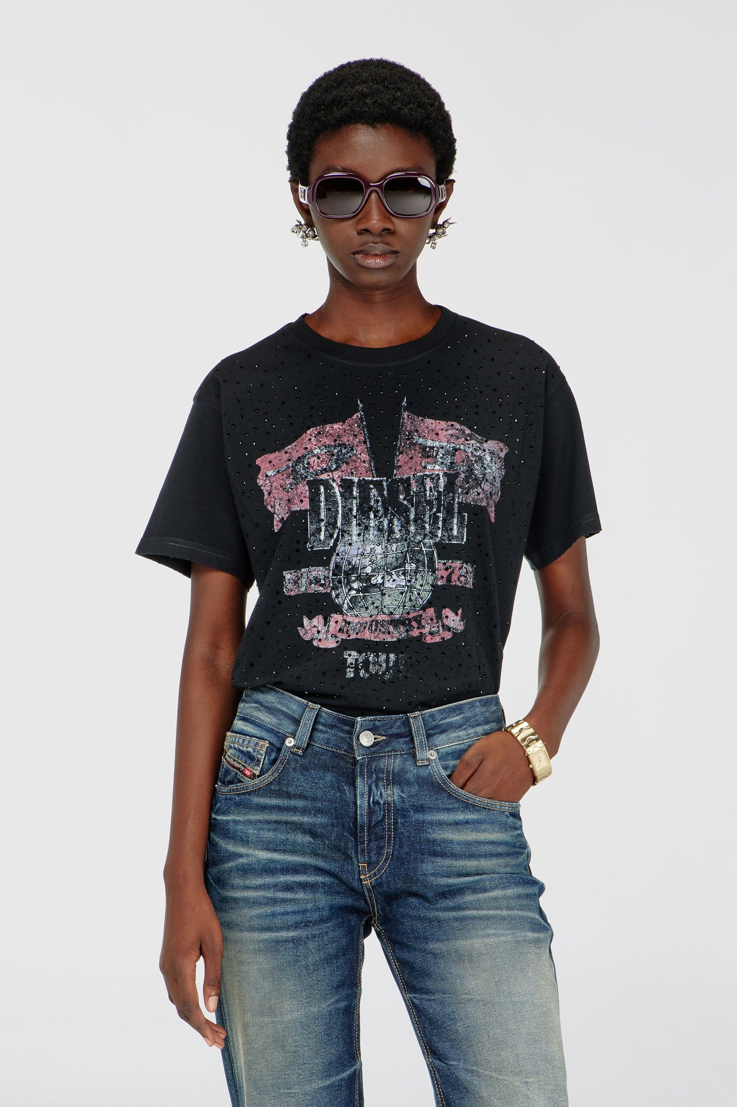T-shirt with concert graphics and crystals