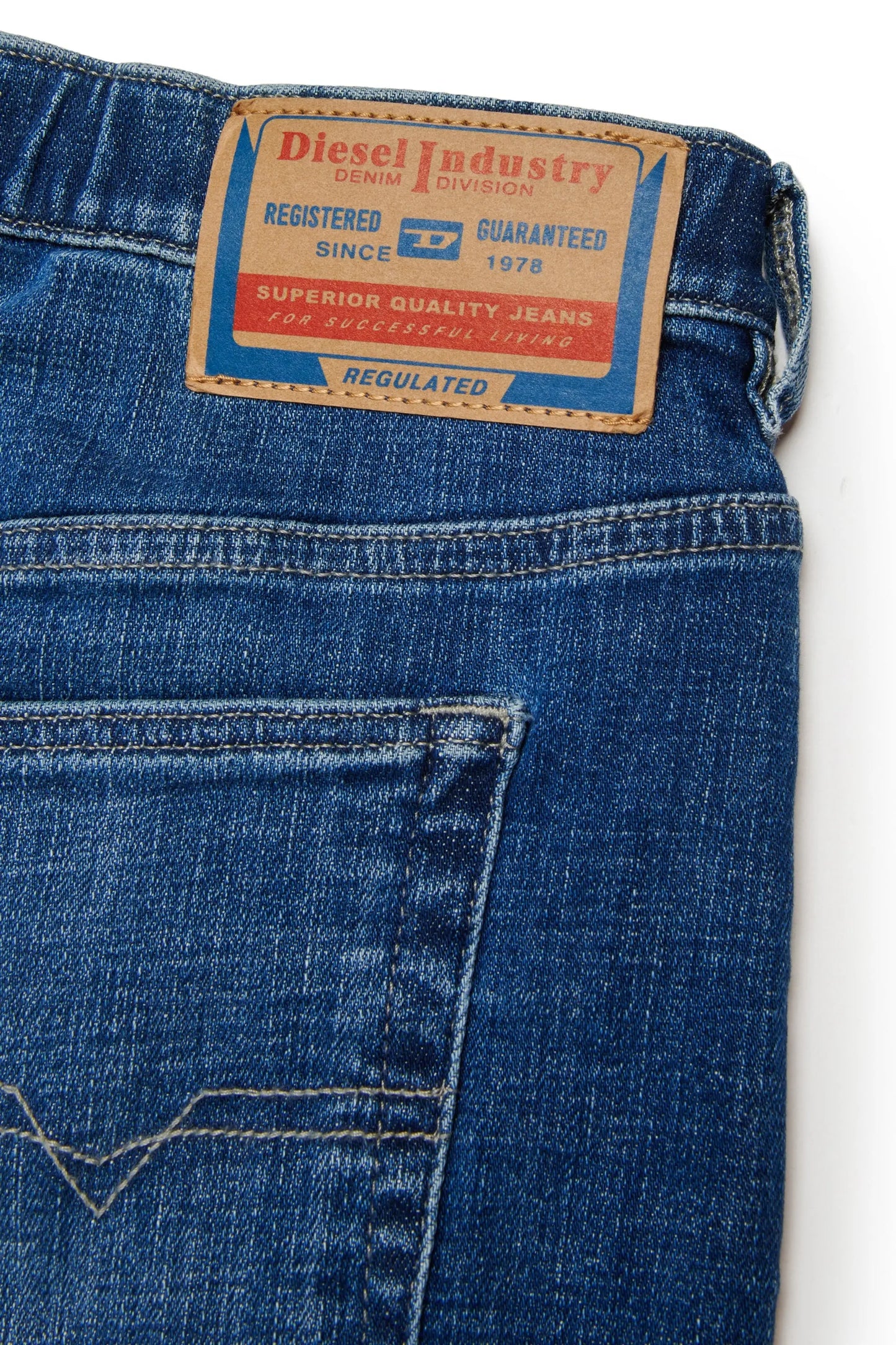 Shorts in stretch denim with whiskers