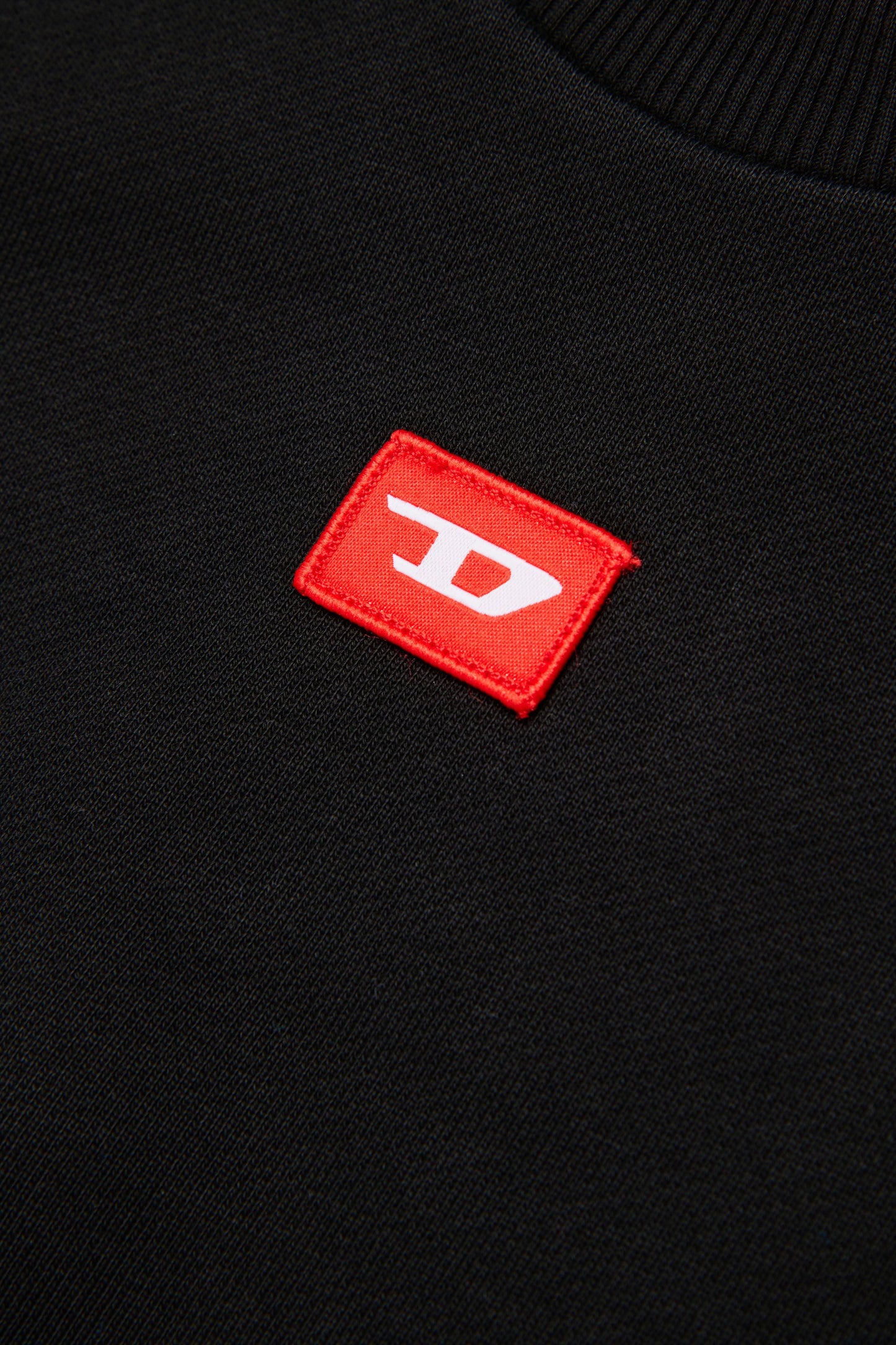 Sweatshirt small logo patch