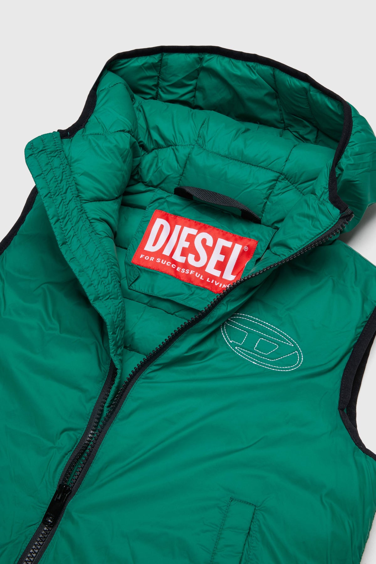 Hooded vest in padded nylon