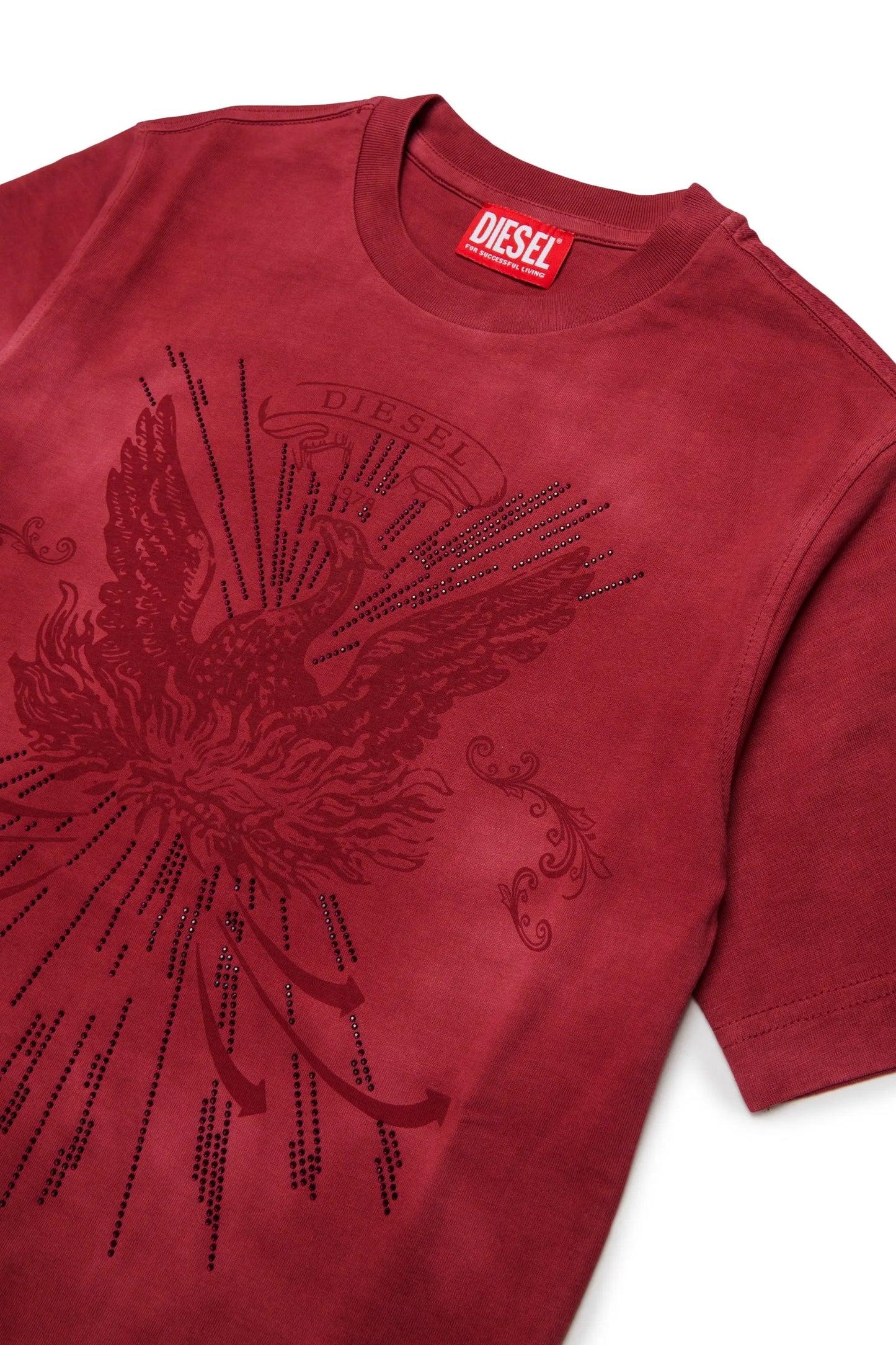 تيشيرت بنقش مزخرف على شكل طائر الفينيق