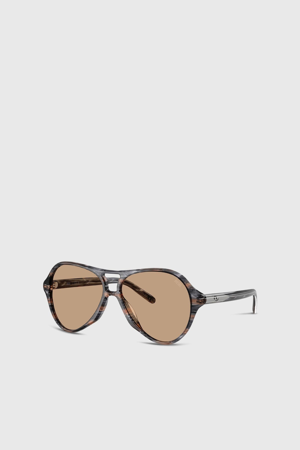 Pilot model sunglasses