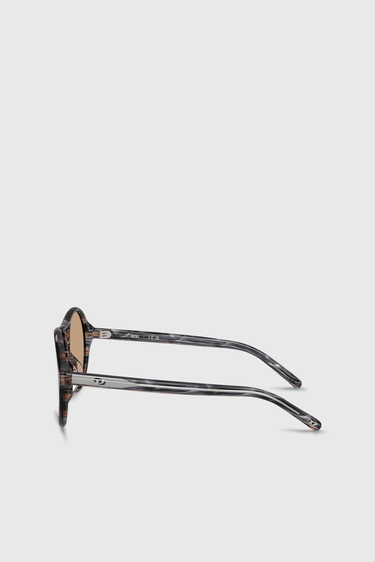 Pilot model sunglasses