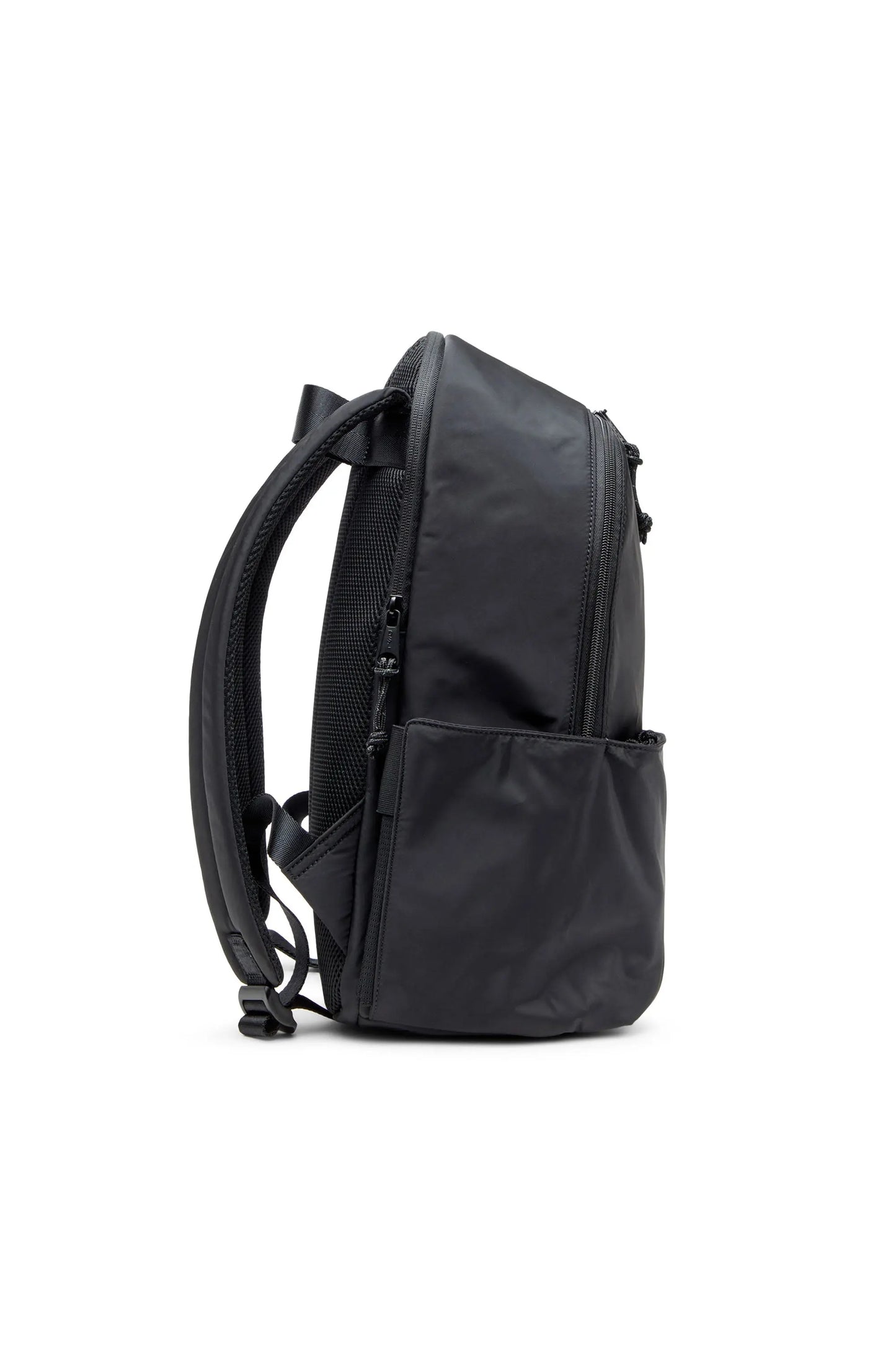 حقيبة ظهر D-Pack من قماش بملمس الساتان