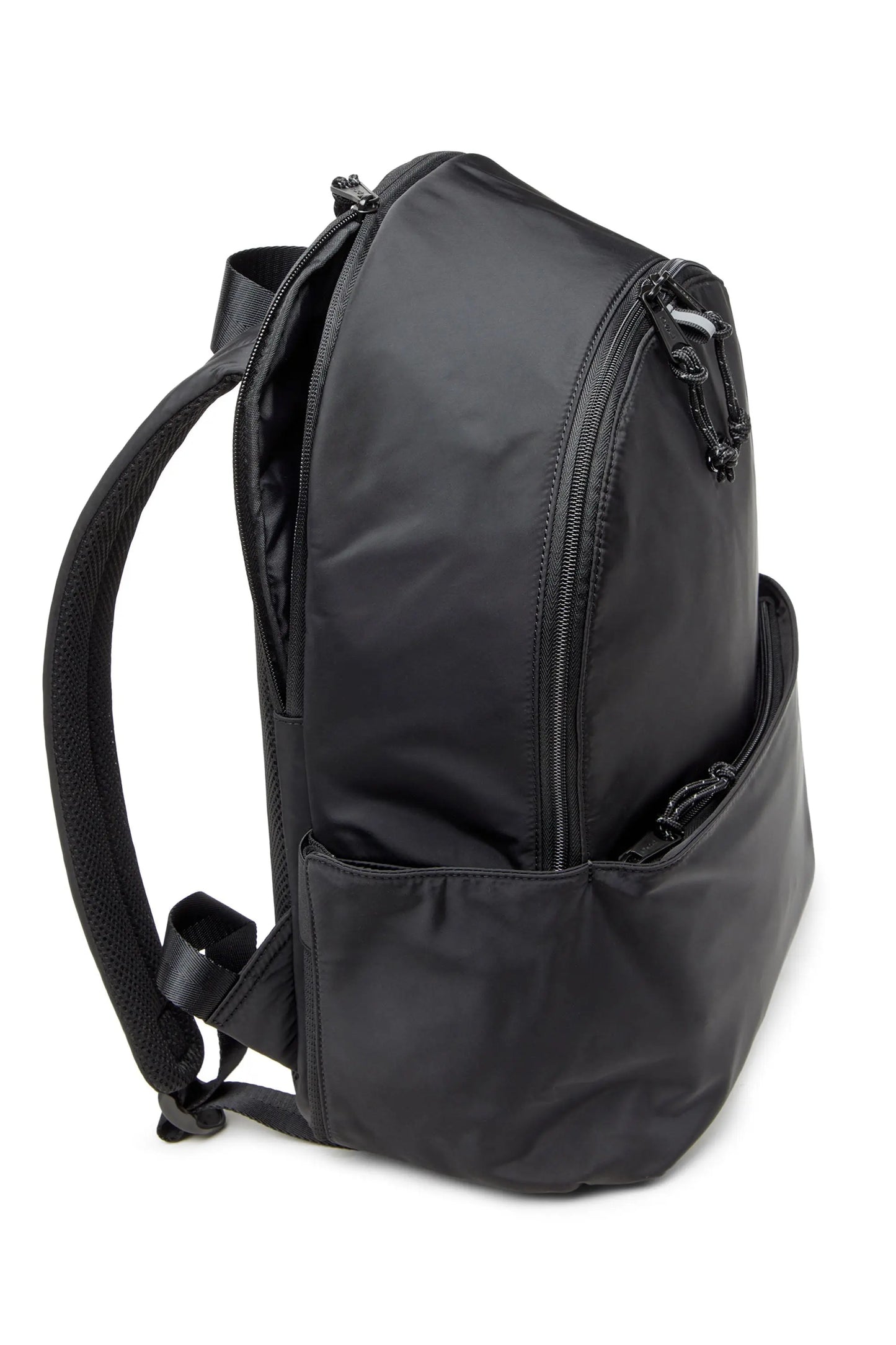 حقيبة ظهر D-Pack من قماش بملمس الساتان