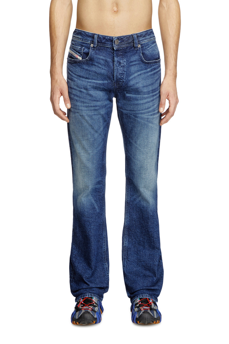BOOTCUT