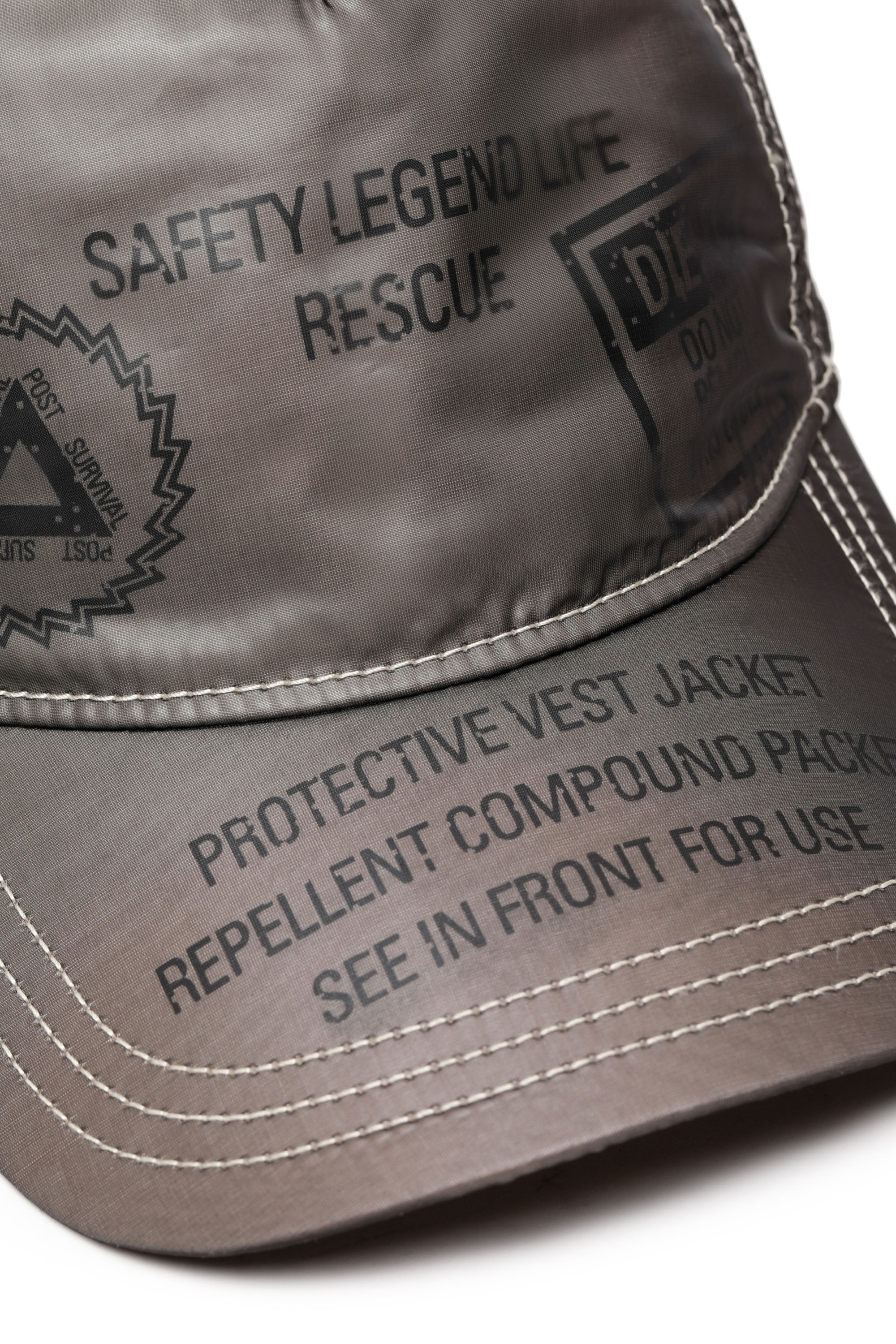 

Baseball cap in laminated organza