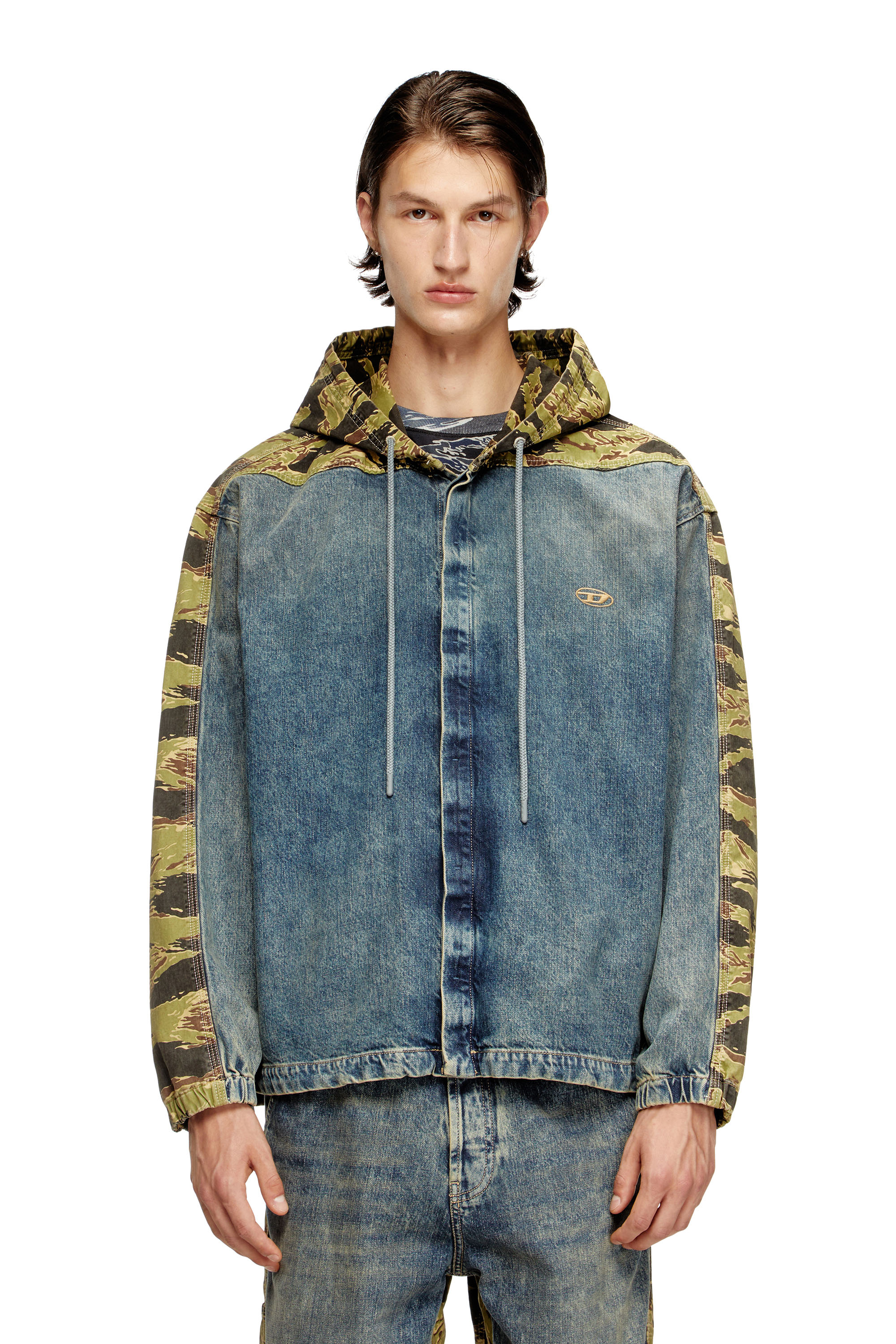 

Overshirt in denim and camo canvas